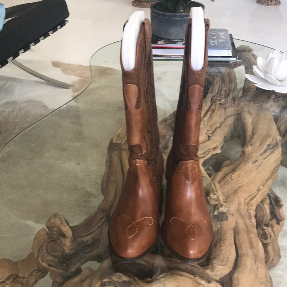 Shoes - Picture 2 of 4